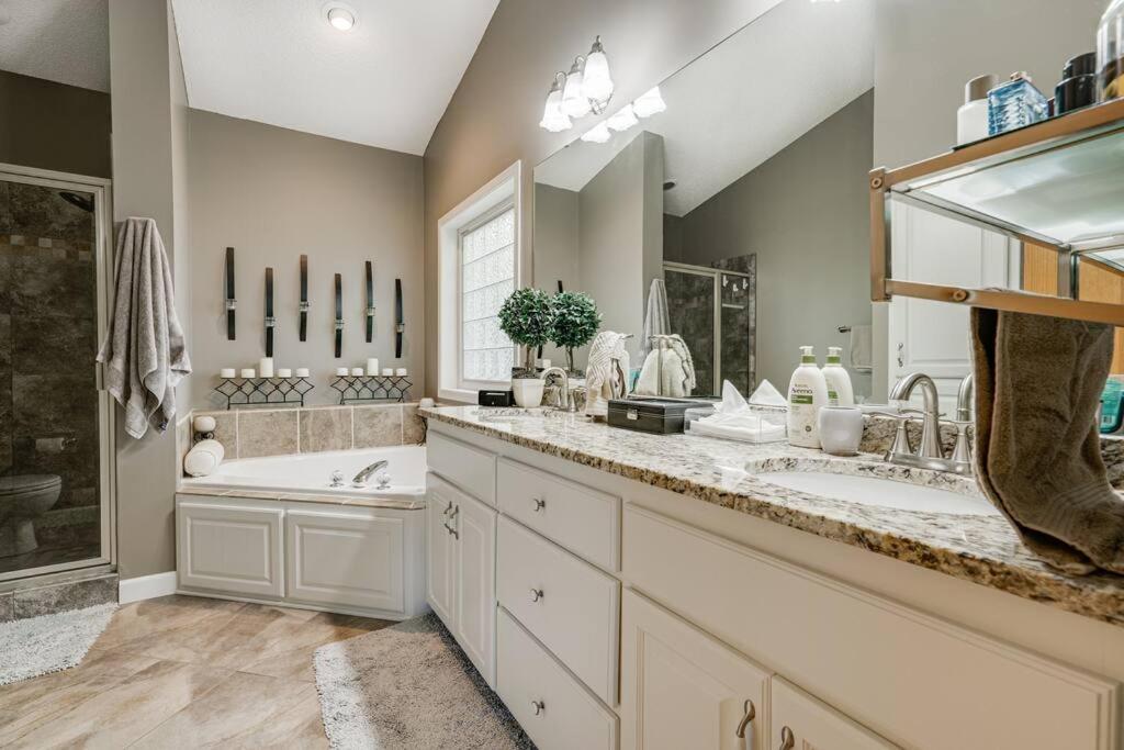 فيلا Maple Grove Retreat 30 Days Minimum المظهر الخارجي الصورة