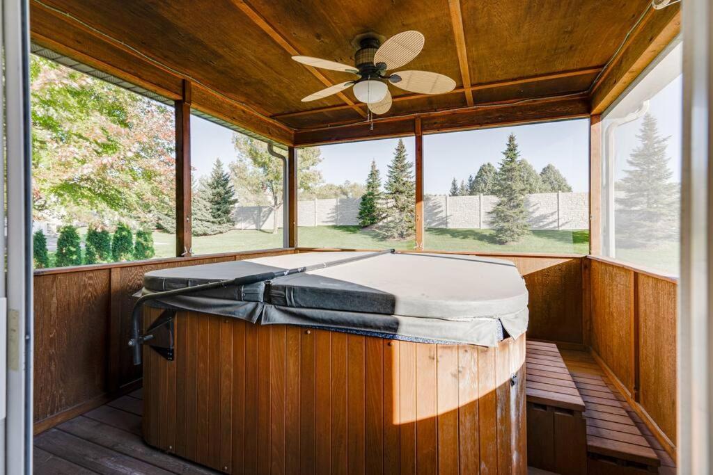 فيلا Maple Grove Retreat 30 Days Minimum المظهر الخارجي الصورة