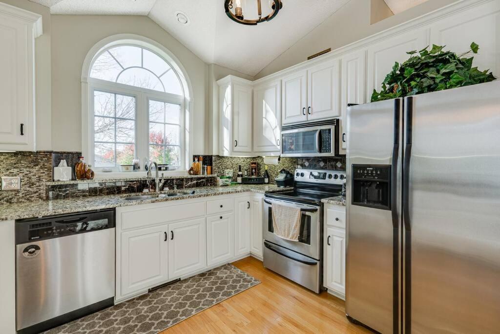 فيلا Maple Grove Retreat 30 Days Minimum المظهر الخارجي الصورة